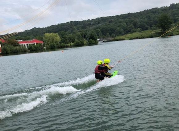 Initiation au kayak et au ski nautique - Lac de Caniel