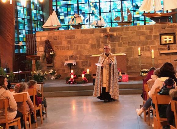 Célébration de Noël par le père Benoît